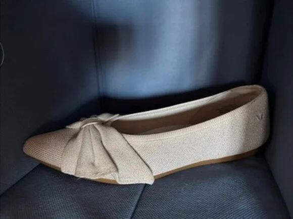 Vivaia Pointed-Toe Silver Bow Flats Elegant Style (Azura) Comfort Shoe EUC - Picture 7 of 10